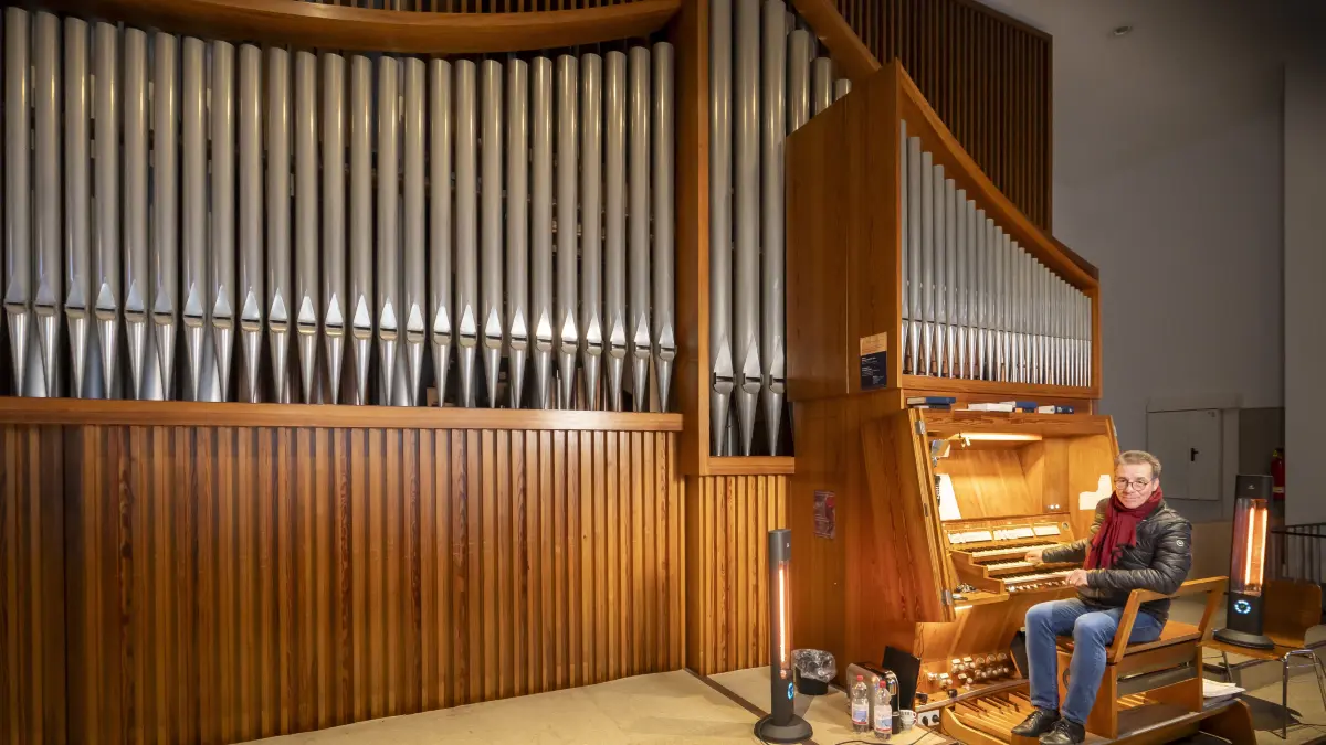 St. Elisabeth: Die Orgel muss dringend saniert werden. Die Gemeinde plant diverse Aktionen, um das Geld dafür aufzubringen. ulm Organist Dr Andreas Weil
