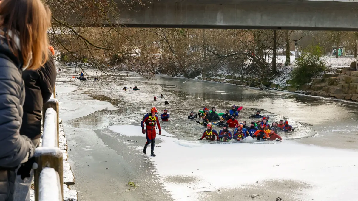 47. Kocherabschwimmen, Silvester 2025, zwischen Steinbach und Schwäbisch Hall, veranstaltet von der DLRG-Ortsgruppe Schwäbisch Hall