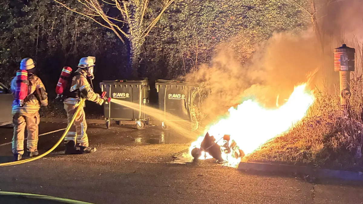 Silvester Feuerwehr Göppingen Bilanz, gegen 3.45 Uhr kam es in der Pearl-S.-Buck-Straße zu einem Brand.