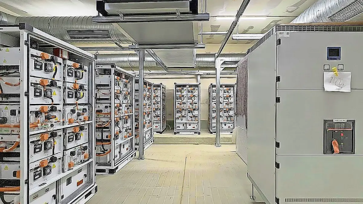 So ungefähr wird die einstige Amalon-Färberei in der Ebinger Schmiechastraße aussehen, wenn der Batteriespeicher von comi-energy fertig ist.