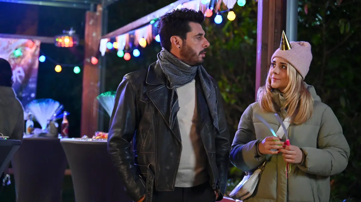 Matteo (Riccardo Angelini) hat seine Tochter Valea (Antonia Kolano) vor vielen Jahren entführt.