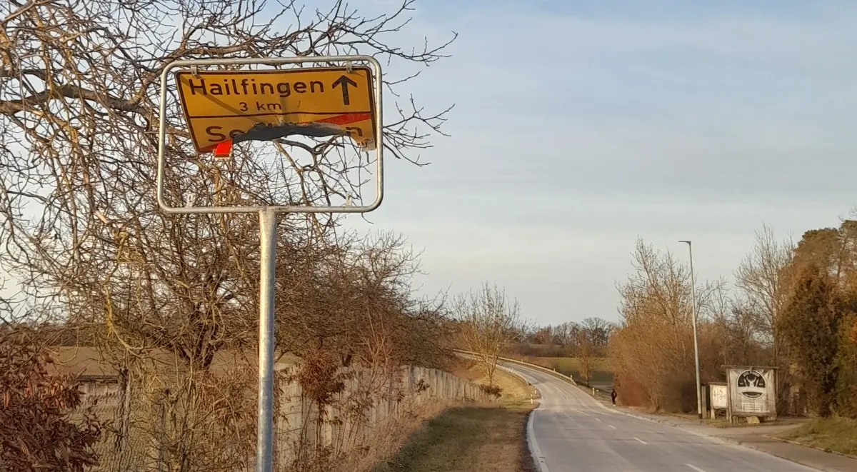 Gesprengtes Ortsschild von Seebronn Silvester 2025