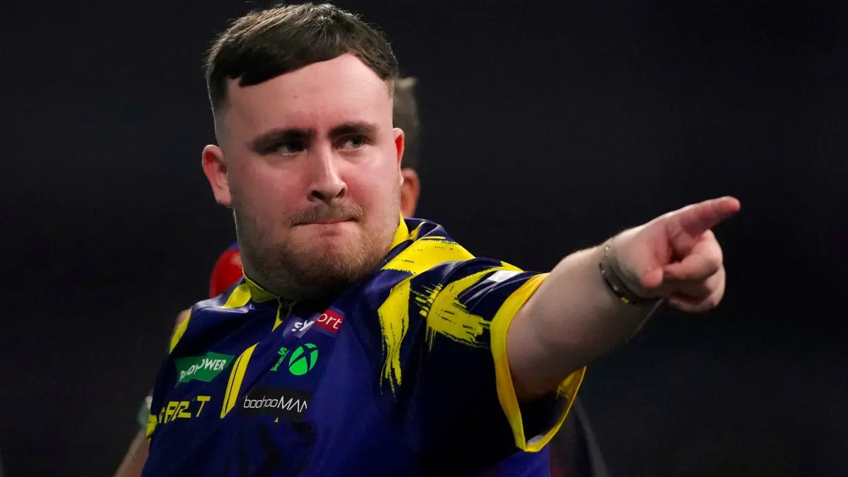 Darts-WM in London: 02.01.2026, Großbritannien, London: Darts: WM, Halbfinale, Littler (England) - Searle (England), Der Engländer Luke Littler jubelt während des Spiels. Foto: Dave Shopland/AP/dpa +++ dpa-Bildfunk +++