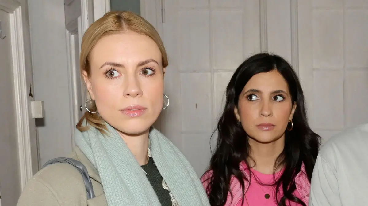 Zoe (Lara Dandelion Seibert) hasst Laura (Chryssanthi Kavazi).