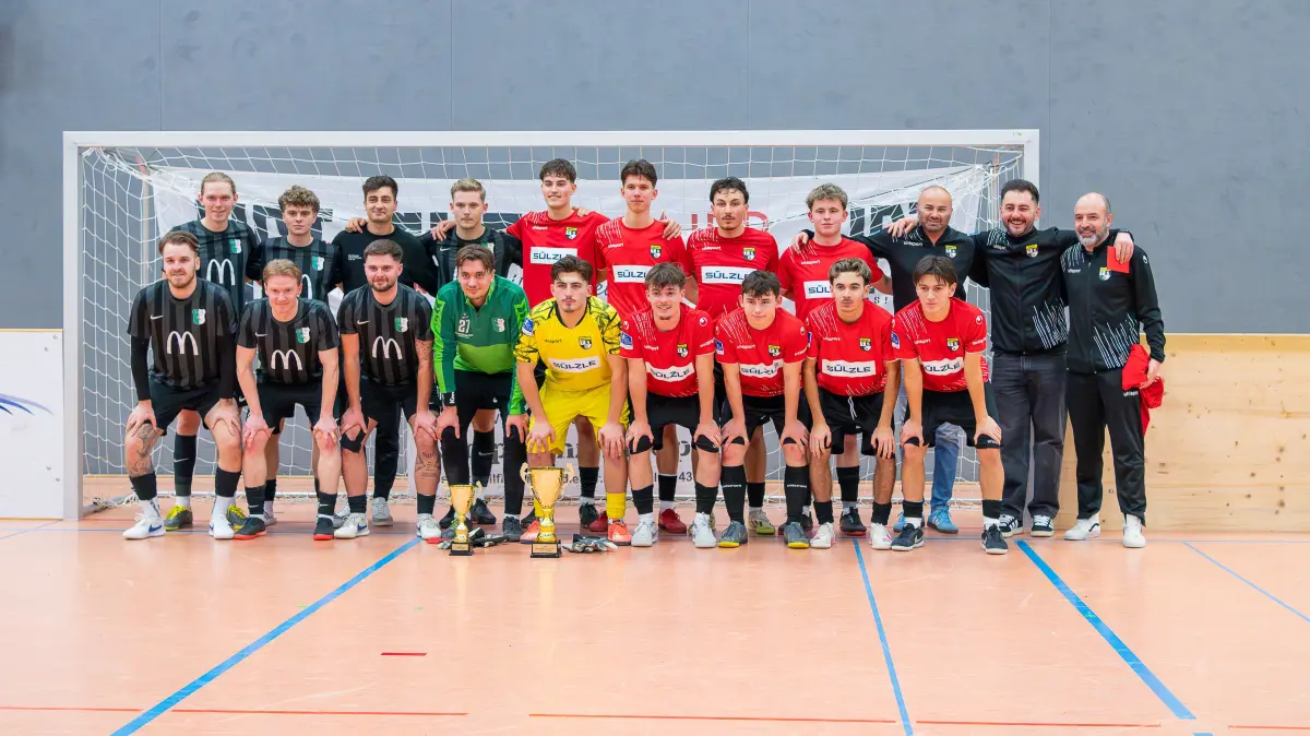 TSG Balingen U19 vs. SV Dotternhausen 1, 14. Sport Mabitz Cup, Finale, 03.01.2026,: Sieger, Siegerfoto, TSG Balingen U19 geht als Sieger hervor,
TSG Balingen U19 vs. SV Dotternhausen 1, 14. Sport Mabitz Cup, Finale, 03.01.2026,
Foto: Eibner-Pressefoto/Michael Maehrle
