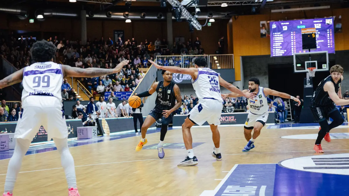 03.01.2026 BARMER 2. BBL - Pro A, 16. Spieltag, Hauptrunde, HAKRO Merlins Crailsheim vs. Tigers Tübingen, Saison 2025/ 2026: 1 Bernard Pelote 26 Marvin Ogunsipe