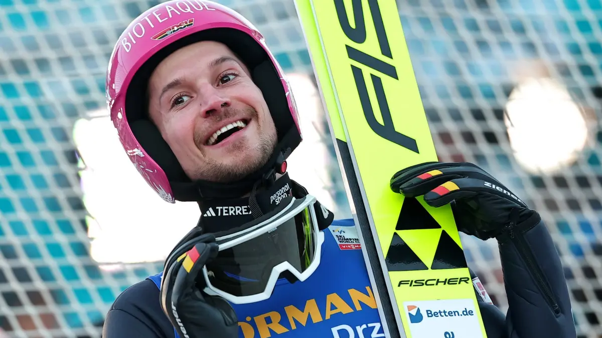 74. Vierschanzentournee - Innsbruck: 04.01.2026, Österreich, Innsbruck: Ski nordisch/Skispringen, Weltcup, Vierschanzentournee, Großschanze, Männer, 2. Durchgang, Felix Hoffmann (Deutschland) reagiert nach seinem Sprung. Foto: Daniel Karmann/dpa +++ dpa-Bildfunk +++