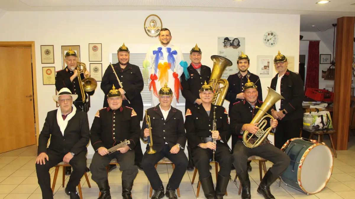 Auf zur "richtigen" Fasnet: Die Hauptakteure der Burladinger Nautle freuen sich schon mächtig auf den 31. Januar, wenn zum 19. Mal seit der Wiederbelebung zum Fasnetsspiel in die Josengasse geladen wird.