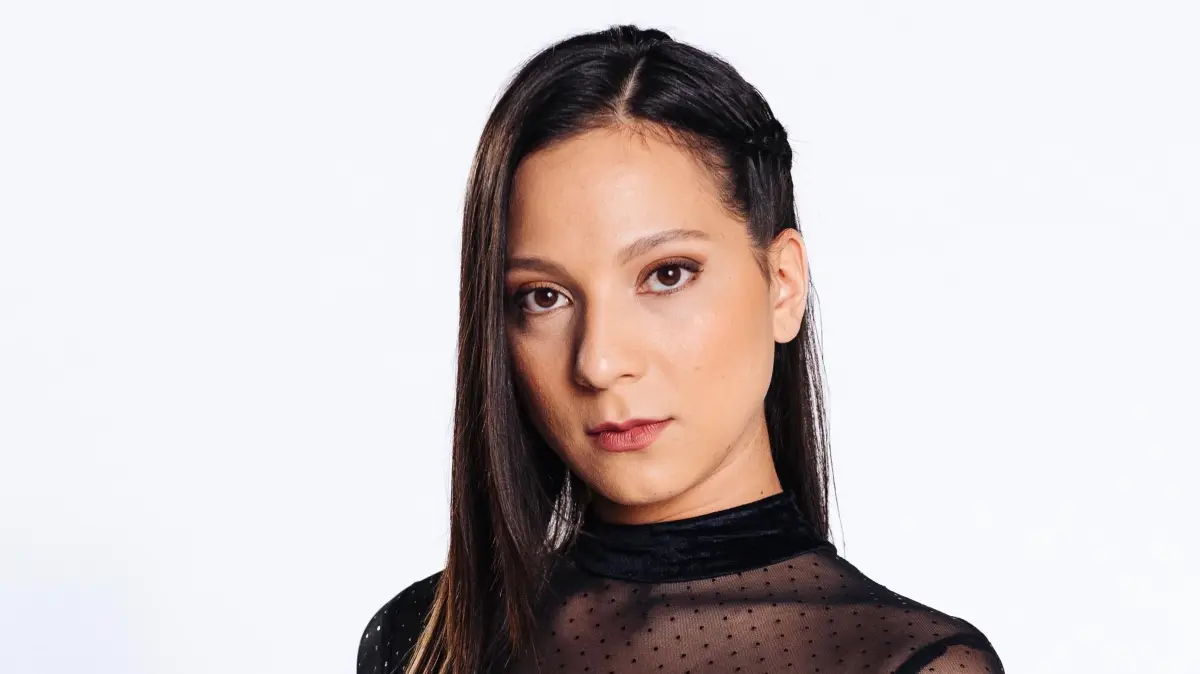 Charlie (Shaolyn Fernandez) kehrt nach Essen zurück.