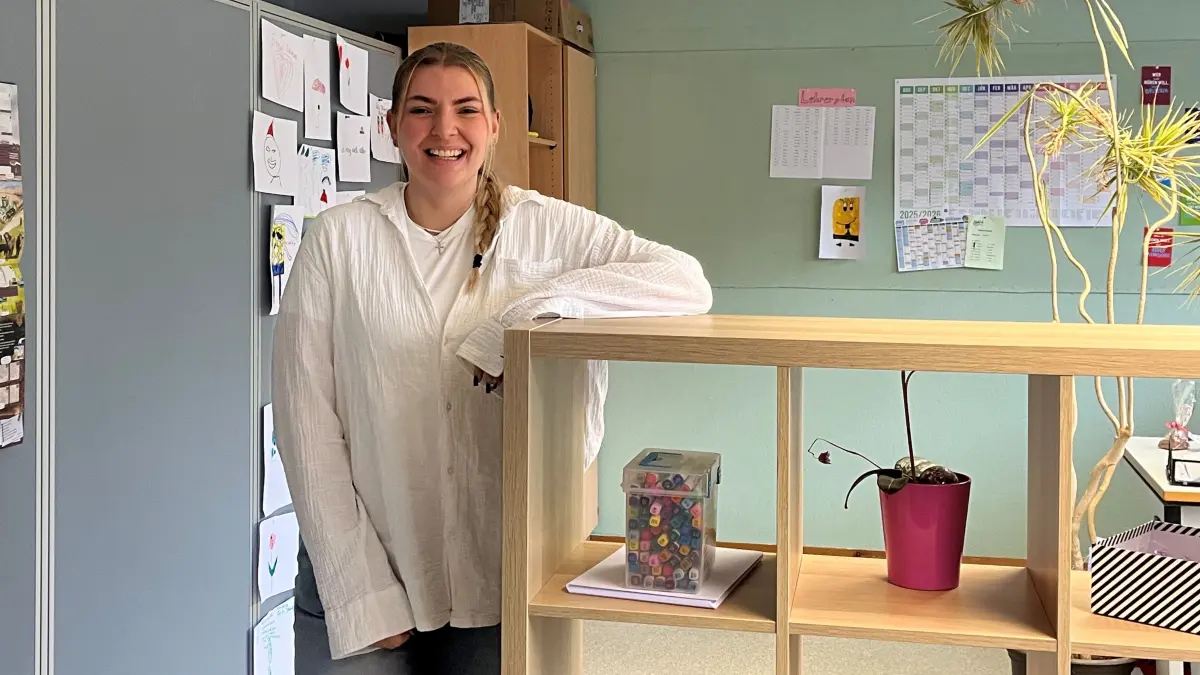Seit Oktober 2025 ist die 24-jährige Joy Schmidt neue Schulsozialarbeiterin an der Kochertal-Grundschule in Sulzbach-Laufen.