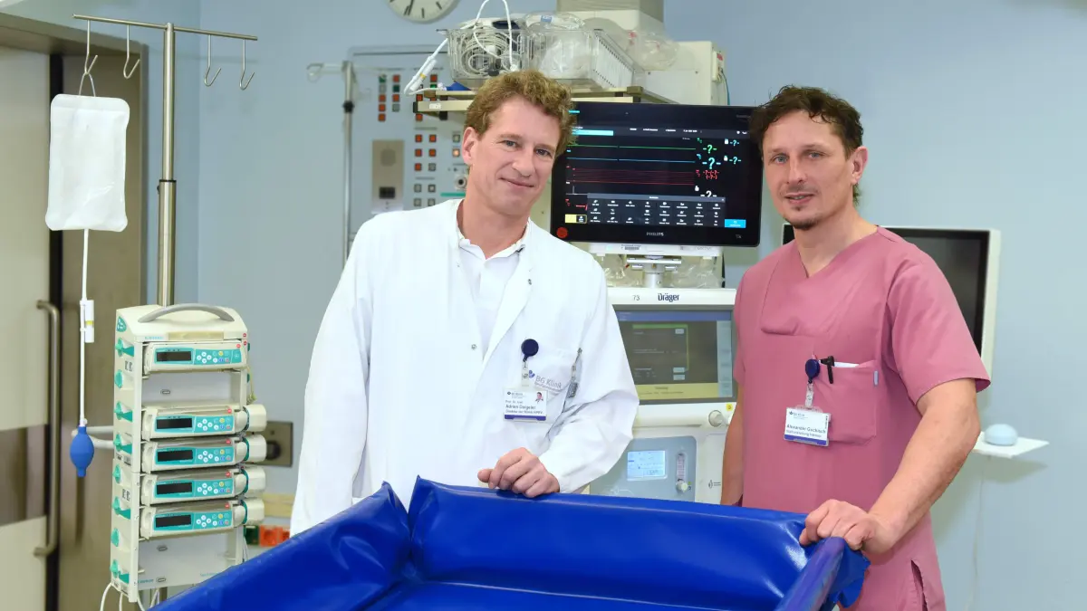Prof. Dr. med. Adrien Daigeler, Direktor der Klinik für Hand-, Plastische, Rekonstruktive und VerbrennungschirurgieAlexander Guckisch, Pflegerische Leitung Intensivstation
