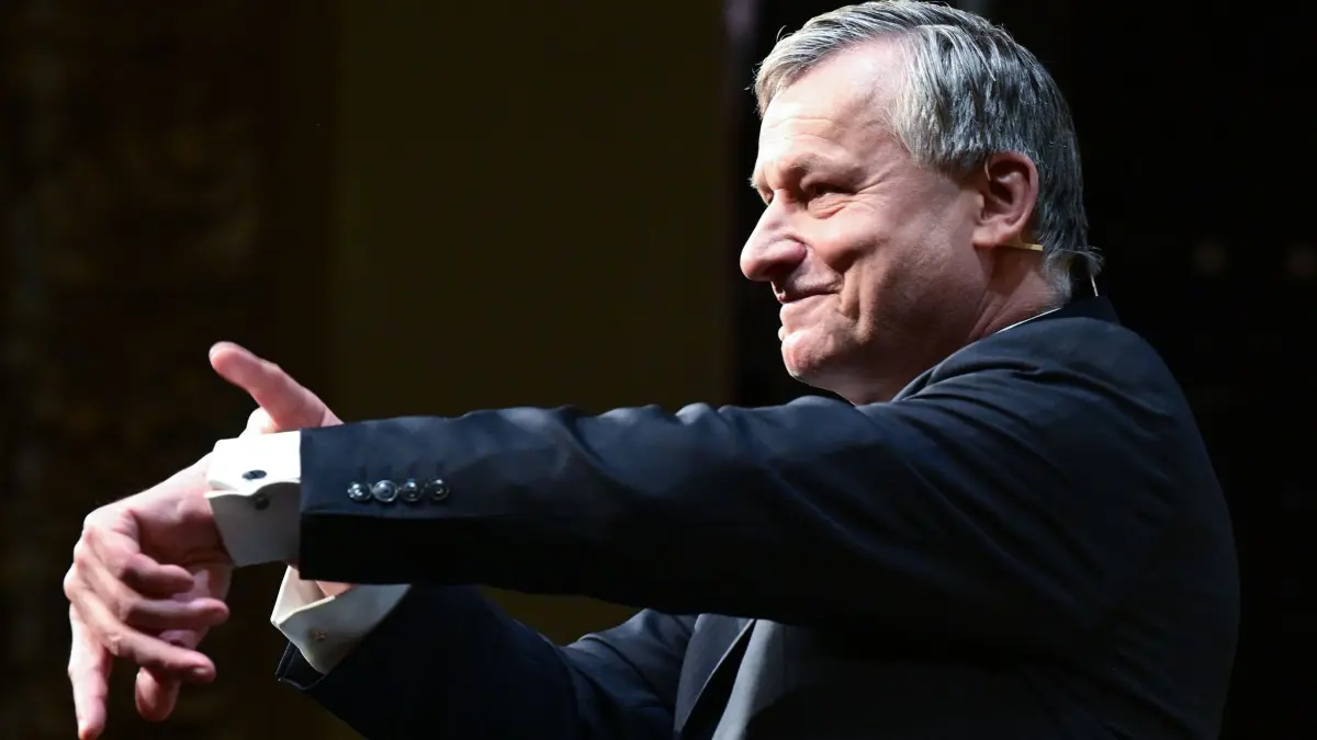 Dreikönigstreffen der FDP: 06.01.2026, Baden-Württemberg, Stuttgart: Hans-Ulrich Rülke, Landesvorsitzender der FDP Baden-Württemberg, gestikuliert beim traditionellen Dreikönigstreffen der FDP im Opernhaus nach seiner Rede. Foto: Bernd Weißbrod/dpa +++ dpa-Bildfunk +++