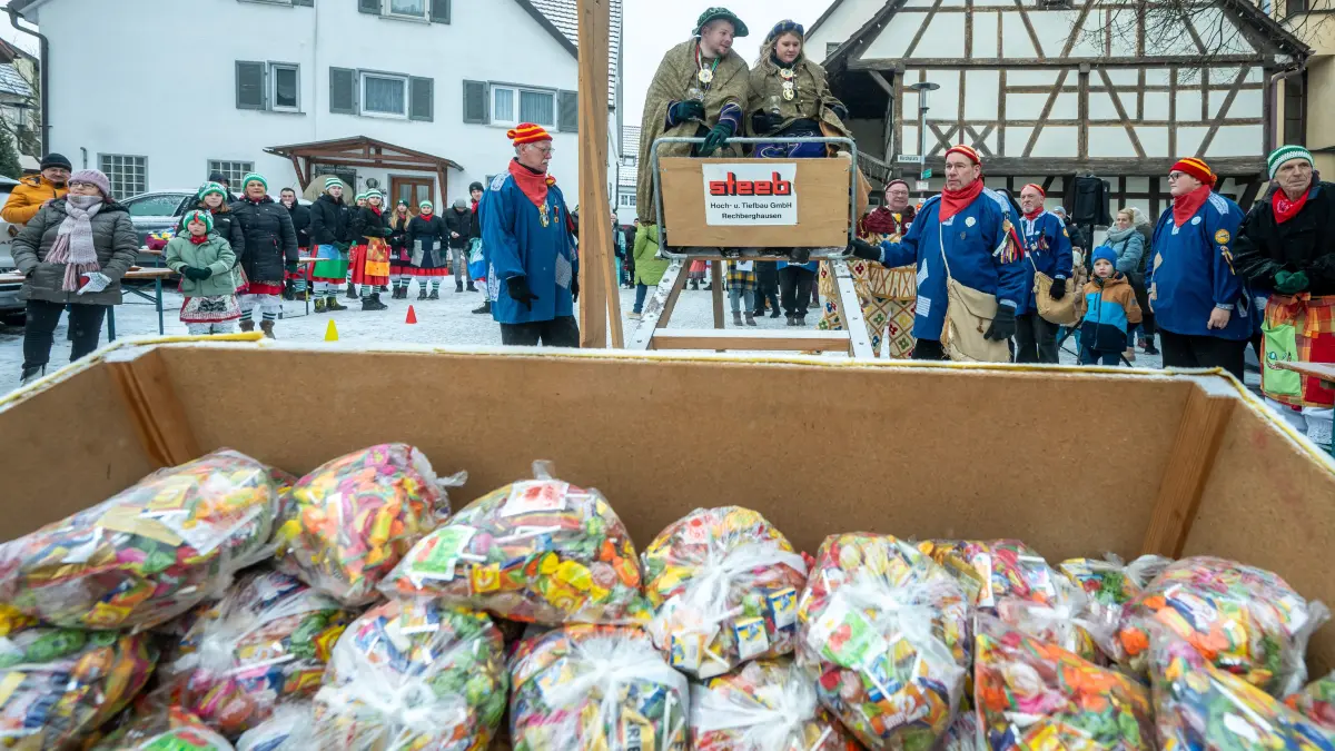 Grafenpaar in Rechberghausen wird mit Bonbons aufgewogen
