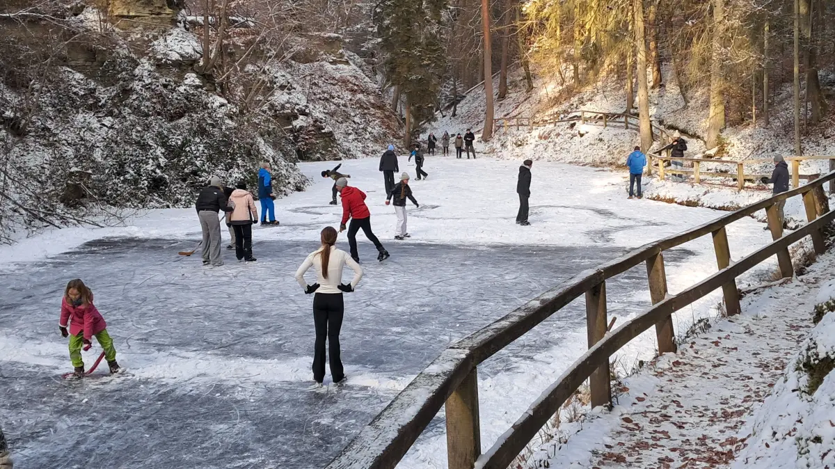 Schlittschuhlaufen auf dem Märchensee
