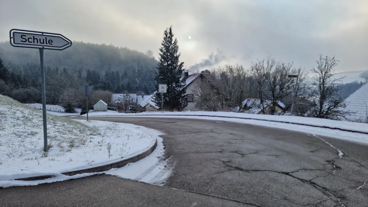 Von der K 2633 in Richtung Kohlwald zweigt die Schulstraße in Sulzbach-Laufen ab, sie wird 2026 saniert