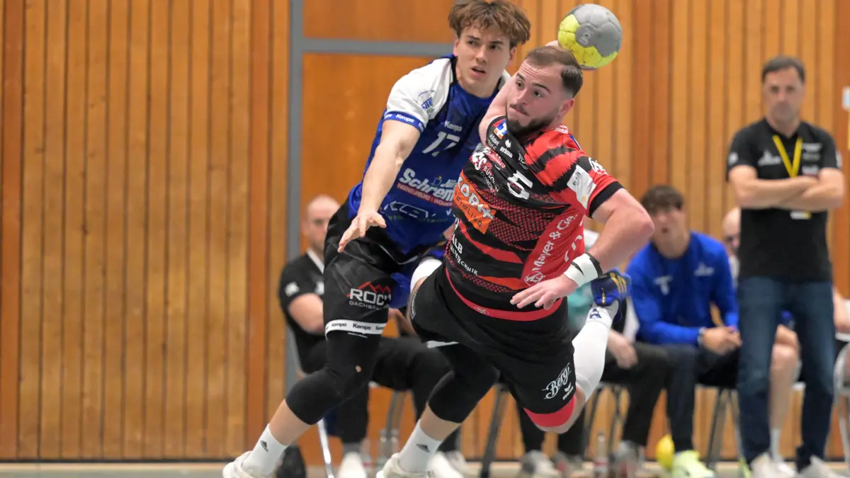 Fynn Menzel (HSG Albstadt, #05) Wurf/Tor
HSG Albstadt vs. TSV 1866 Weinsberg,
Handball, Regionalliga Baden-Wuerttemberg, 12.Ligaspieltag, Saison 2025/2026, 30.11.2025
Foto: Eibner-Pressefoto/Tobias Baur