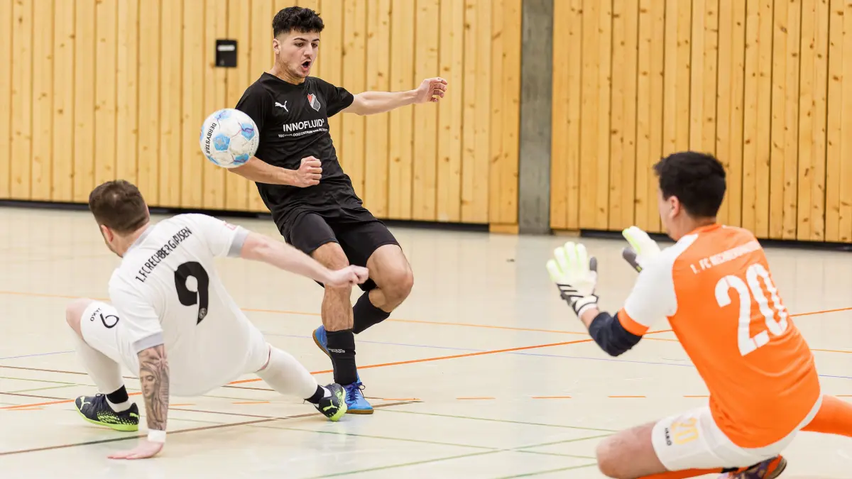 Kreisliga B Turnier Respofit Cup; 1.FC Rechberghausen II - FTSV Kuchen II;
18.01.2025; Ankenhalle, Kuchen.
Foto: Thomas Madel