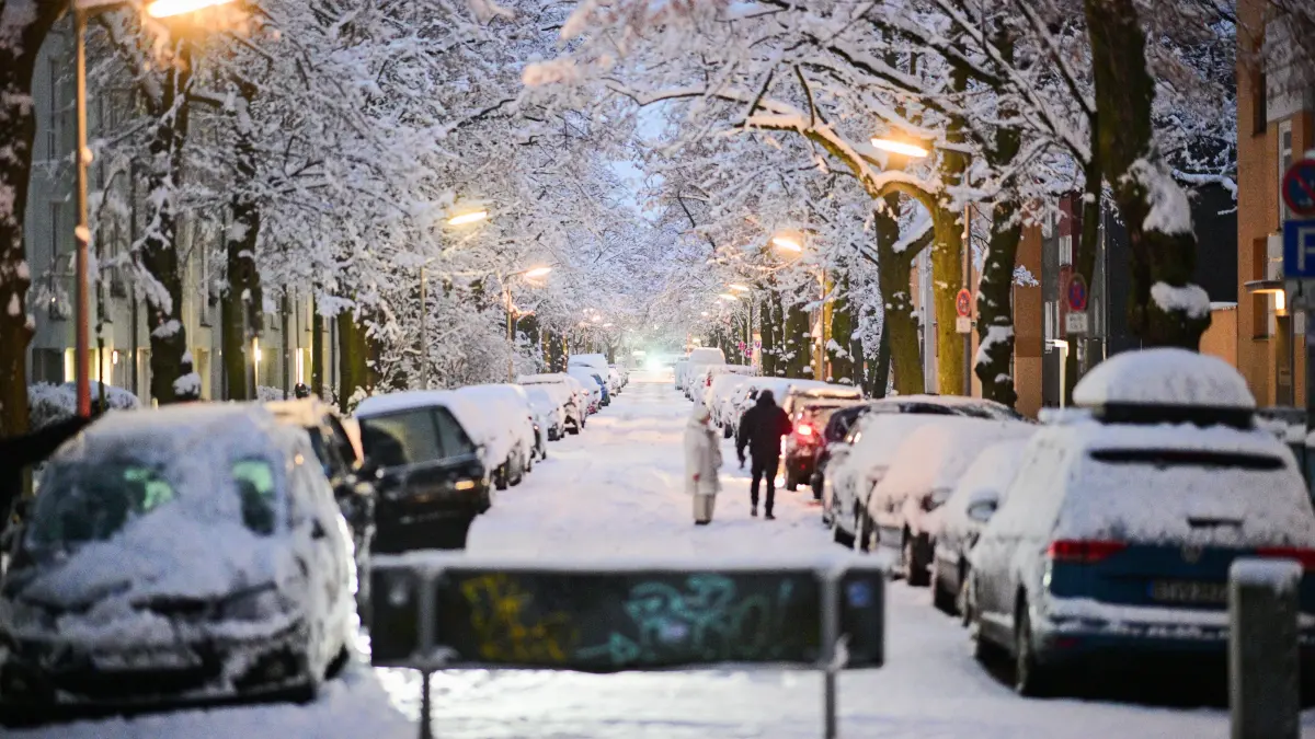 Die Wetterlage über Deutschland spitzt sich im Januar zu: Es drohen reichlich Schneefälle, Glätte und Sturm. Welche Dinge benötigt man vorab?