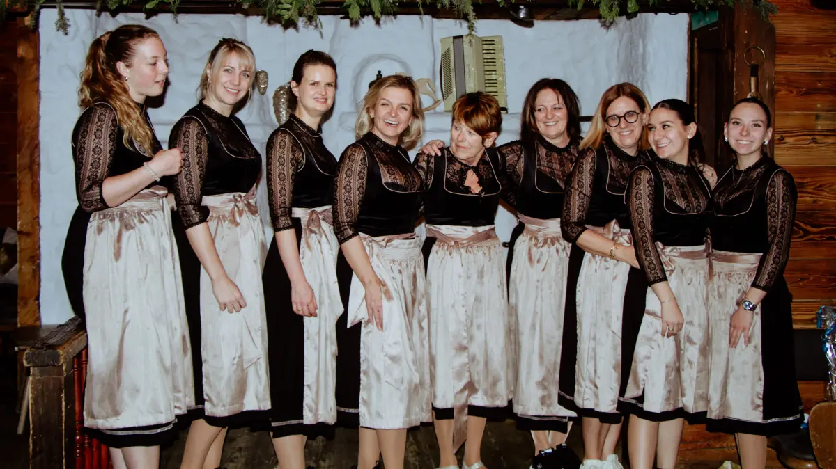 Susanne Heckenberger (4.v.l.) im Dezember auf der Enzianhütte mit Mitarbeiterinnen aus Enzianhütte und dem Josefshof in Mühlhausen.