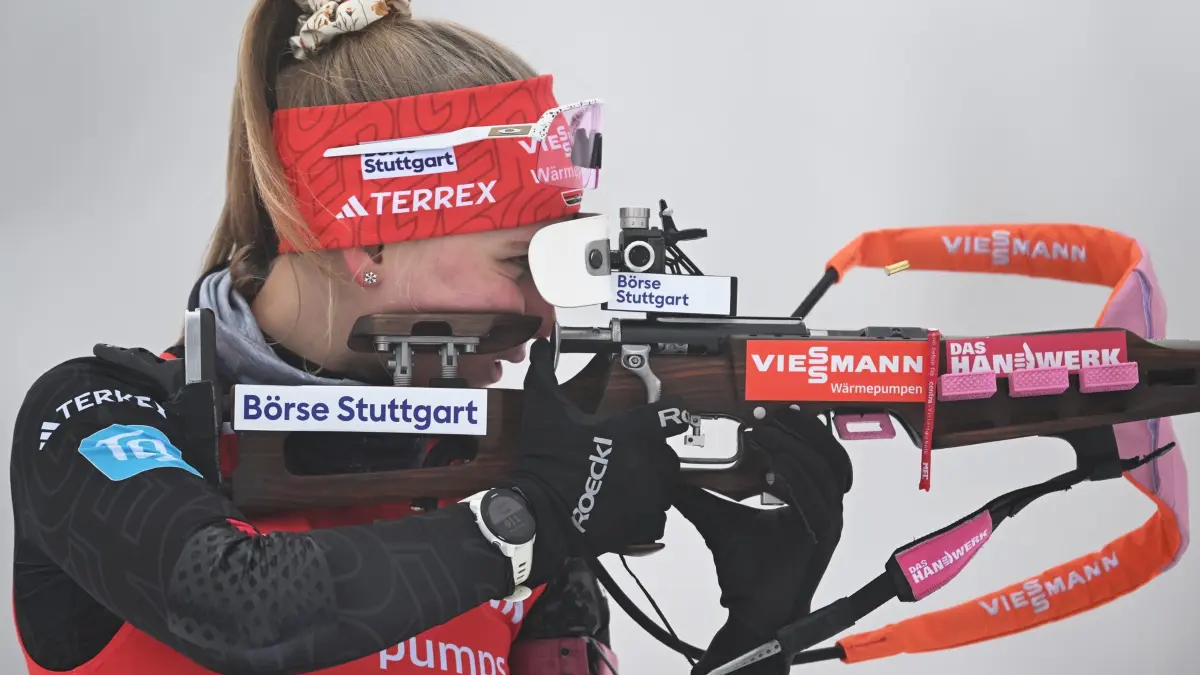 Biathlon Weltcup in Oberhof: 08.01.2026, Thüringen, Oberhof: Biathlon: Weltcup, Sprint 7,5 km, Frauen, Julia Tannheimer (Deutschland) beim Anschießen am Schießstand. Foto: Hendrik Schmidt/dpa +++ dpa-Bildfunk +++