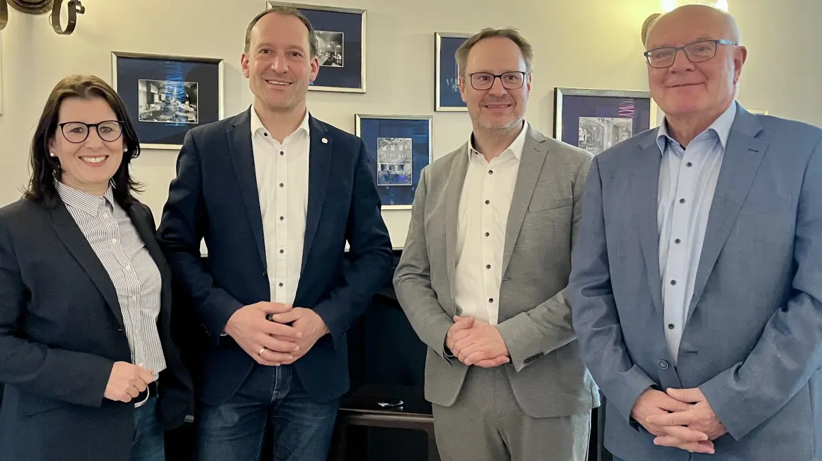 Vier CSUler, die sich für die Kommunen einsetzen (von links): Bezirksrätin Katja Ölberger, Bundestagsabgeordneter Alexander Engelhard, Landtagsabgeordneter Thorsten Freudenberger und der Neu-Ulmer Zweite Bürgermeister und Fraktionsvorsitzende Johannes Stingl.