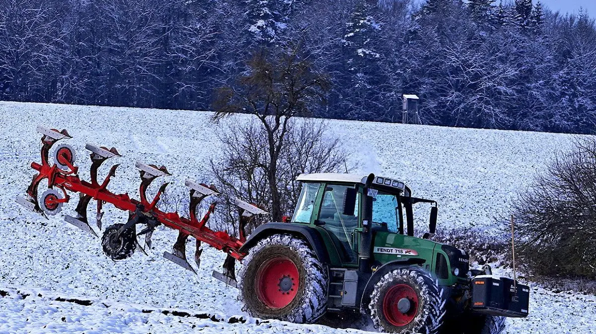 (ohne Überschrift): Vorsicht: Dieses Foto ist möglicherweise nur für den einstigen Verlag Schwäbisches Tagblatt verwendbar. Winter Schnee in Eutingen 20.1.2023.Bild: Karl-HJeinz Kuball