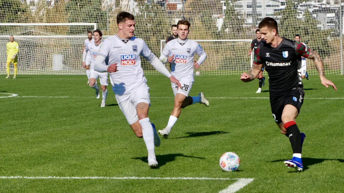 Der SSV Ulm 1846 Fußball trifft in Side auf den 1. FC Magdeburg. Das Spiel am Freitag, 9. Januar, beginnt um 12 Uhr. Die SÜDWEST PRESSE begleitet die Partie im Liveticker.