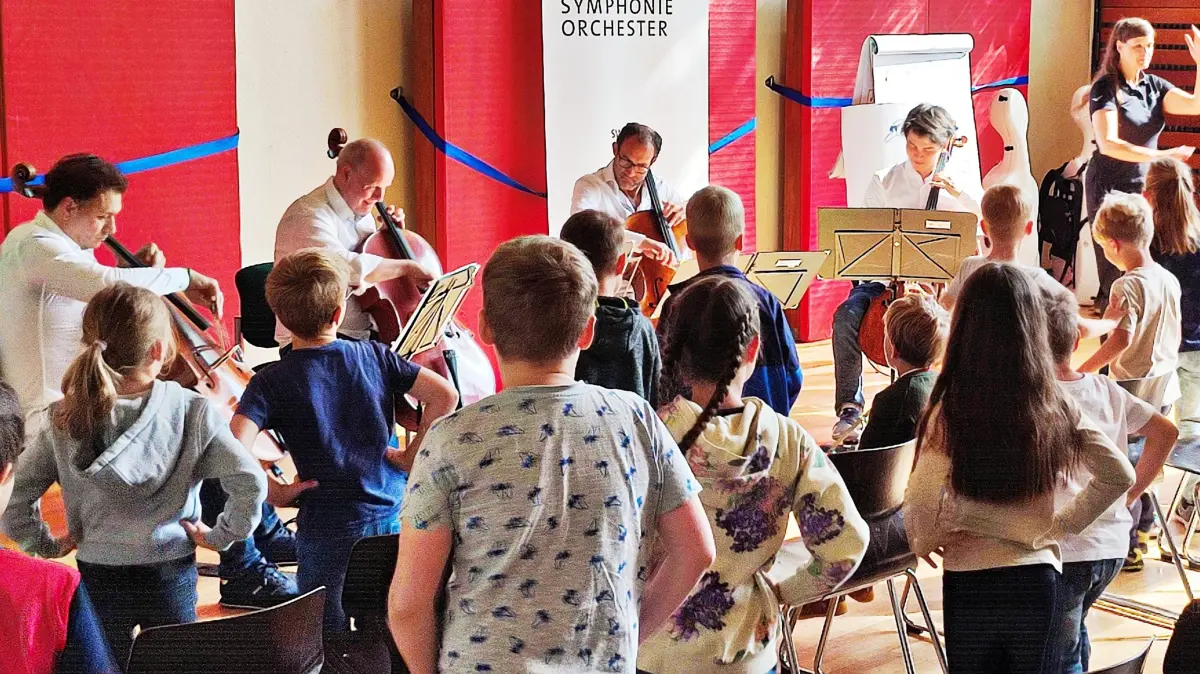 Musiker des SWR Symphonieorchesters spielen in Schulen und sozialen Einrichtungen.