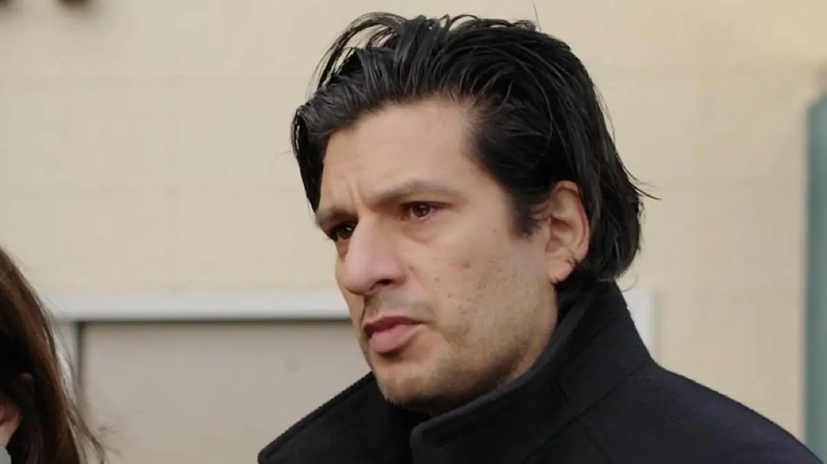 Maximilian (Francisco Medina) wird Opfer einer Intrige.
