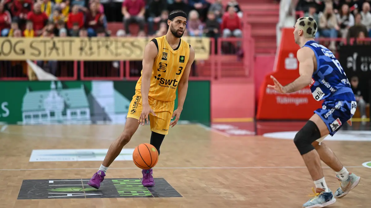 GER, Tigers Tuebingen vs. Phoenix Hagen, Basketball, Herren, Pro A, 2. Barmer Basketball Bundesliga, Saison 2025/2026, 10.01.2026: Miles Tention (Tigers Tuebingen, #03) vor der leeren Fankurve
GER, Tigers Tuebingen vs. Phoenix Hagen, Basketball, Herren, Pro A, 2. Barmer Basketball Bundesliga, Saison 2025/2026, 10.01.2026
Foto: Eibner-Pressefoto/Nicolas Woern