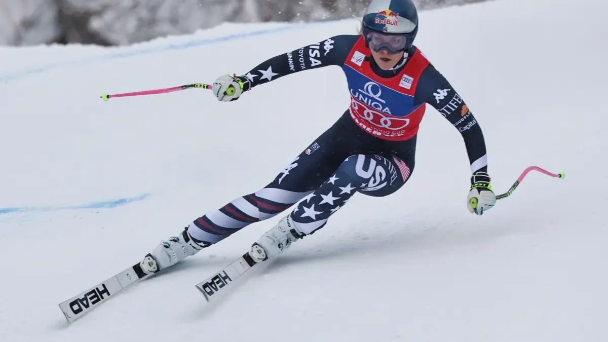 Weltcup Abfahrt Zauchensee: 10.01.2026, Österreich, Zauchensee: Weltcup, Abfahrt Frauen: Lindsey Vonn aus den Vereinigten Staaten rast bei der Weltcup-Abfahrt der Damen in Zauchensee, Österreich, die Strecke hinunter. Foto: Marco Trovati/AP/dpa +++ dpa-Bildfunk +++