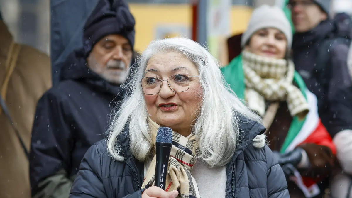 Iran in Ulm- Gespräch mit Afsaneh TabatabaiDemo