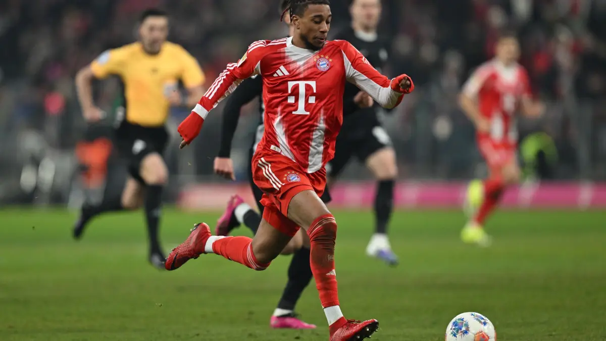 Bayern München - VfL Wolfsburg: 11.01.2026, Bayern, München: Fußball: Bundesliga, Bayern München - VfL Wolfsburg, 16. Spieltag, Allianz Arena, Michael Olise (Bayern München) in Aktion. WICHTIGER HINWEIS: Gemäß den Vorgaben der DFL Deutsche Fußball Liga bzw. des DFB Deutscher Fußball-Bund ist es untersagt, in dem Stadion und/oder vom Spiel angefertigte Fotoaufnahmen in Form von Sequenzbildern und/oder videoähnlichen Fotostrecken zu verwerten bzw. verwerten zu lassen. Foto: Sven Hoppe/dpa +++ dpa-Bildfunk +++