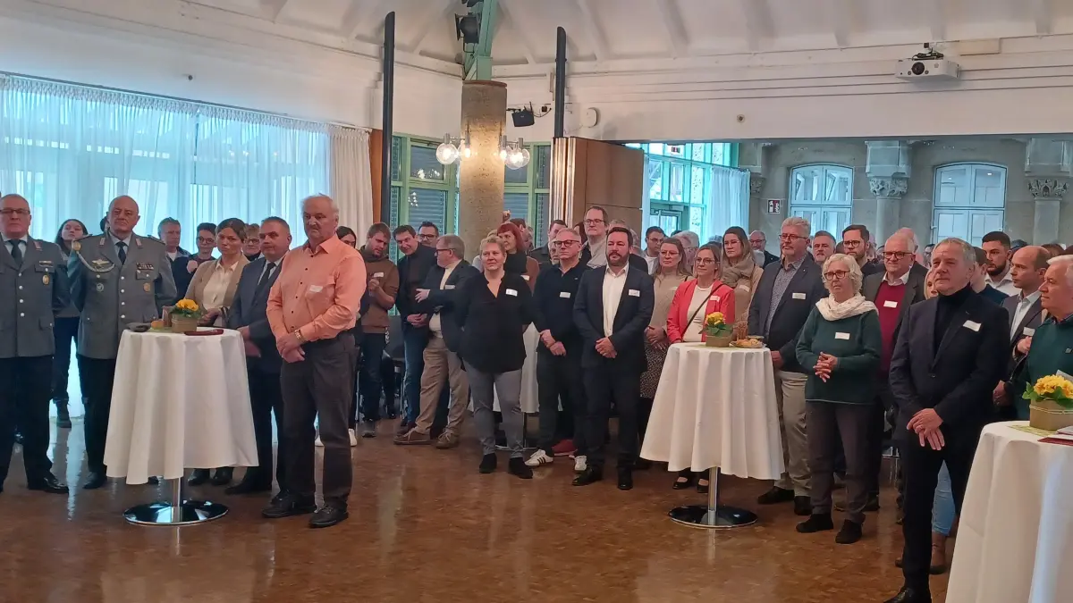 Trotz Winterwetter nahezu volles Haus: Viele Bürger sind zum letzten Neujahrsempfang des scheidenden Dettinger Bürgermeisters Michael Hillert gekommen.