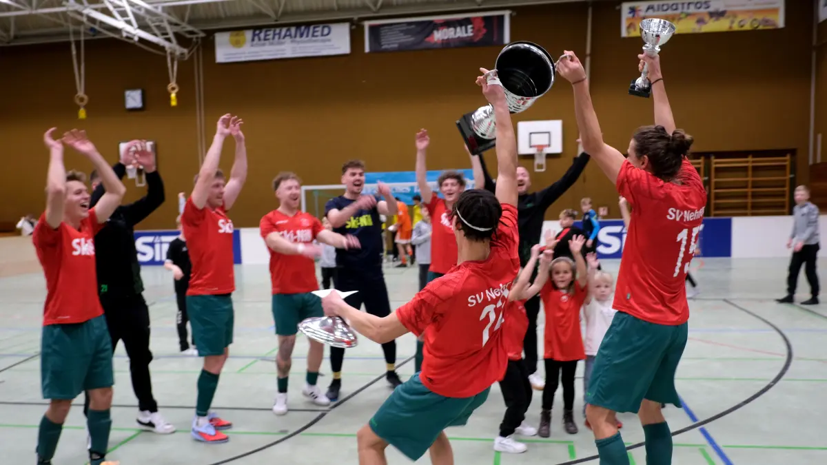 Mössingen Steinlachhalle
41. Tagblatt Turnier
SV Nehren freut sich über den Turniersieg
Bild Uli Rippmann