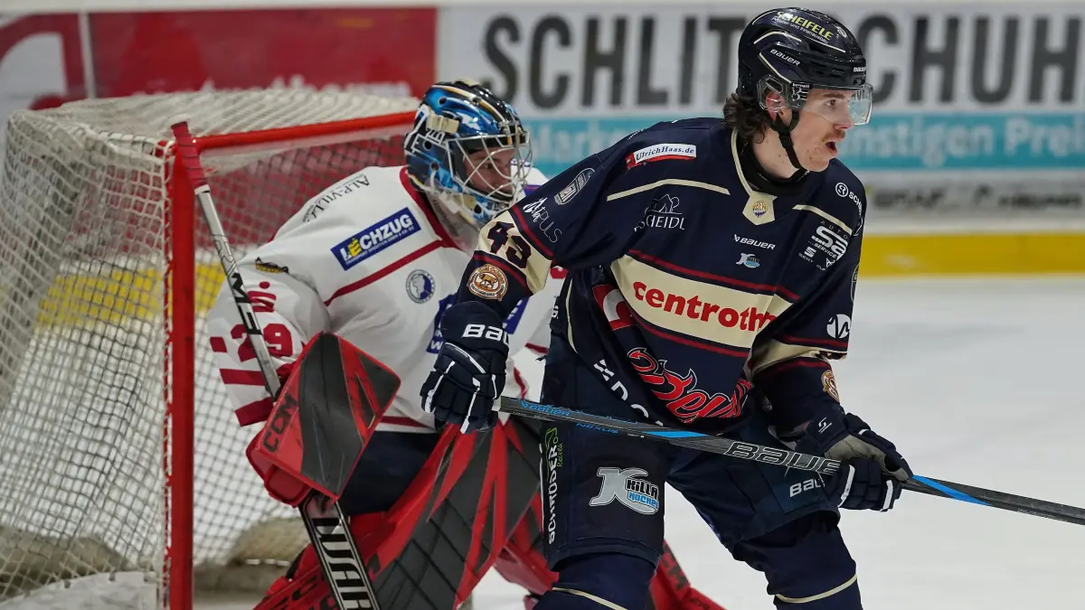 Der VfE Ulm/Neu-Ulm gewinnt in der Eishockey-Bayernliga mit 4:3 gegen Buchloe. Die Devils schlagen somit die Pirates. Tobias Nöß.