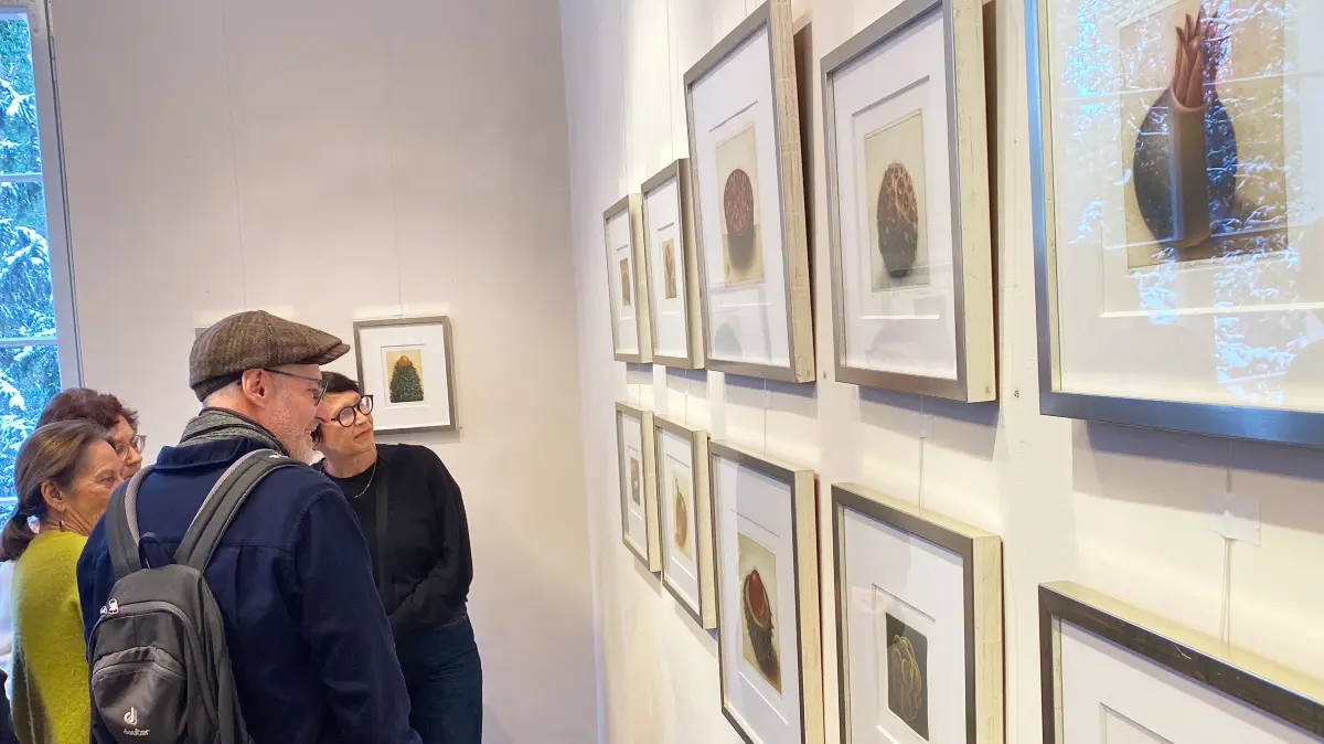 Die Bilder von Norbert Stockhus wirken photorealistisch, geben den Betrachterinnen und Betrachtern aber viele Rätsel auf.