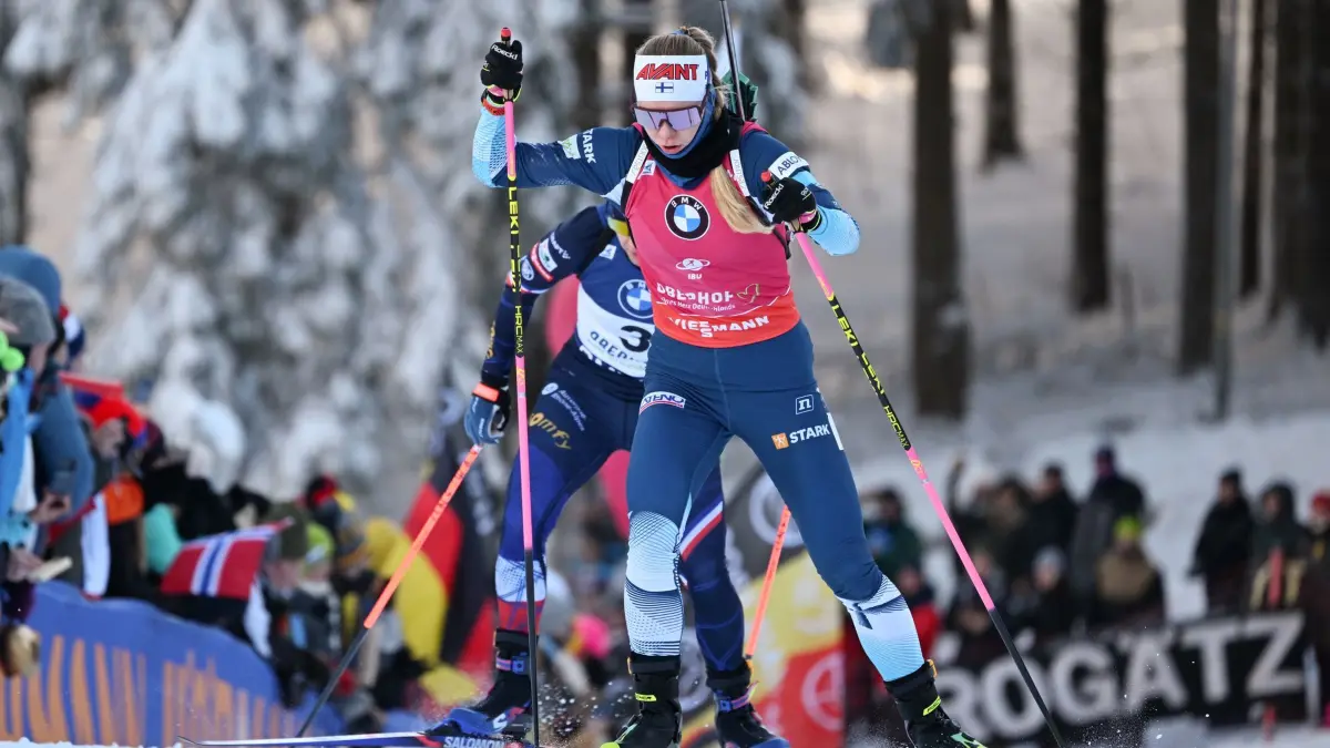 Biathlon: Weltcup: 11.01.2026, Thüringen, Oberhof: Biathlon: Weltcup, Verfolgung 10 km, Frauen, Suvi Minkkinen aus Finnland in Aktion. Foto: Hendrik Schmidt/dpa +++ dpa-Bildfunk +++