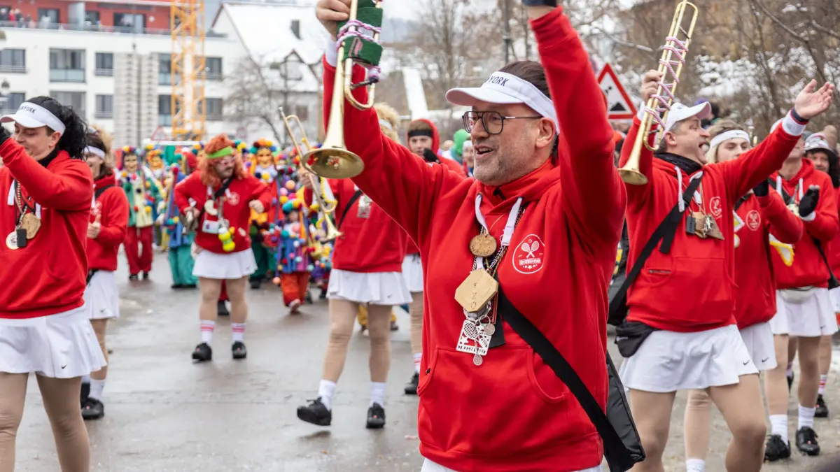 Fasnet 2026 Der Freie Narrenring Donzdorf lädt zum 36. Donzdorfer Narrensprung und gleichzeitig dem 33. Narrensprung der Alb-Donau-Region ein. Es werden 80 Gruppen mit ca 3000 Teilnehmern erwartet.