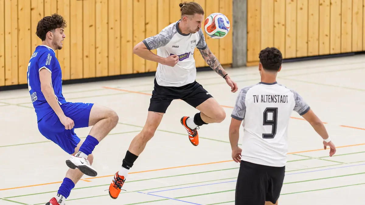 Hallenfußball: Hallenfußball; 2. Respofit Cup Kreisliga B Hallenturnier;
TV Altenstadt II - SC Türkgücü Ulm II;
10.01.2026; Ankenhalle, Kuchen.
Foto: Thomas Madel