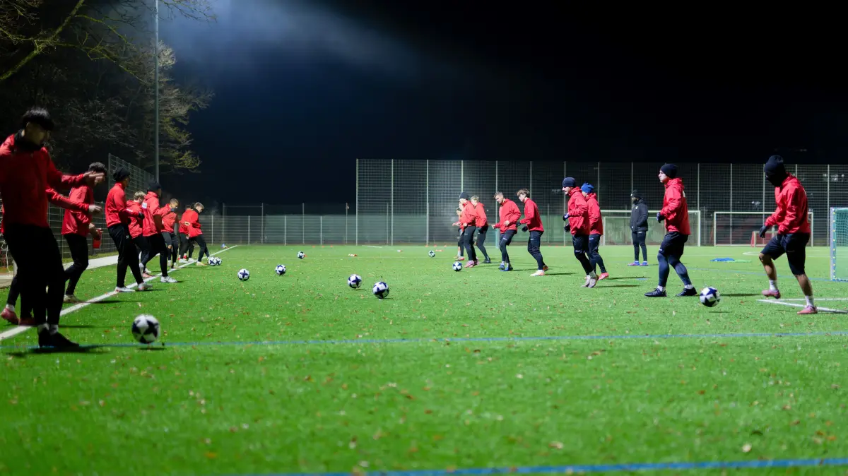 TSG Balingen Fussball, Regionalliga, Trainingsstart Rueckrundenauftakt, 2025/2026, 12.01.2026 : Die Spieler bei Trainingseinheit
TSG Balingen Fussball, Regionalliga, Trainingsstart Rueckrundenauftakt, 2025/2026, 12.01.2026
Foto: Eibner-Pressefoto/Andreas Ulmer