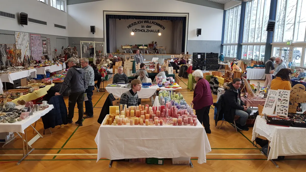 73. Wiesenbacher Taubenmarkt Blaufelden - Taubenmarkt 2019: Blaufelden - Wiesenbach, 73. Taubenmarkt 2019, Samstag Eröffnung mit Ortsvorsteher Manfred Glemser und dem Kleintierzuchtverein Blaufelden, Sonntag mit Ausstellung und Messe Hobby, Handwerk und Kunst in der Lötholzhalle