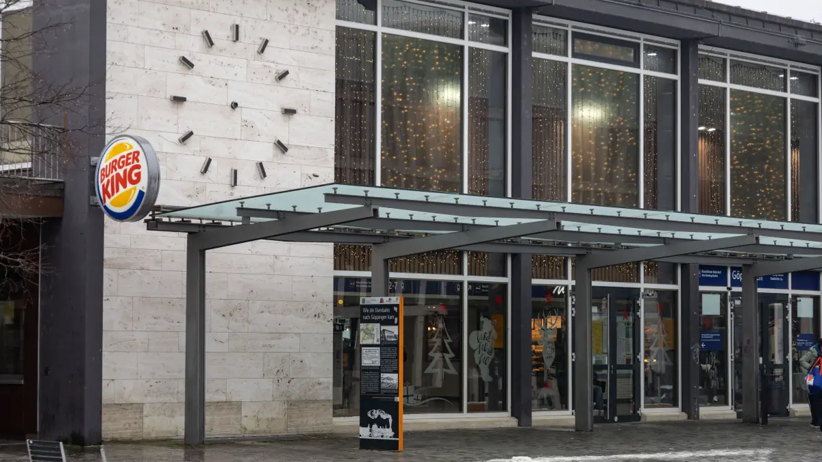 Göppingen Bahnhof Bahnhofsuhr ohne Zeiger