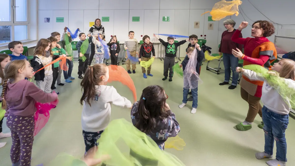 Berblinger-Grundschule Besuch einer Trommelklasse für Bericht zu Startchancenschulen und was dort passiert