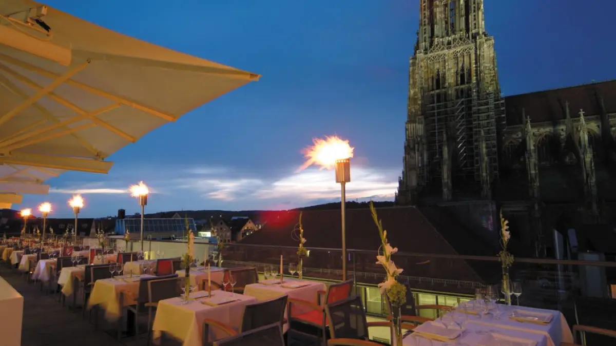 Restaurant Café Bar in Ulm, Bella Vista, Terrasse, Balkon, Ausblick auf Ulmer Münster