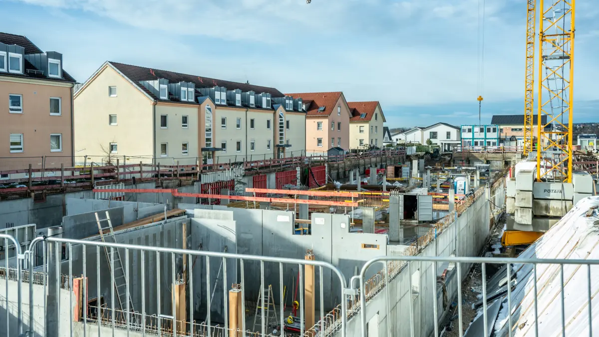Salach, Baustelle Ensemble Höfe, Wohnungsbauprojekt, am oberen Ende der Eythstraße