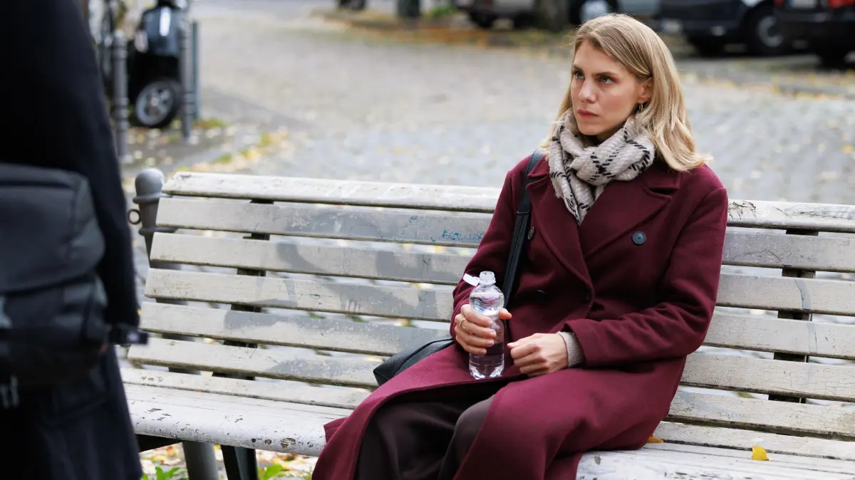 Stellas (Bettine Langehein) mühsam gefasste Fassung bricht, als Easy sie an eigene Vergehen erinnert.