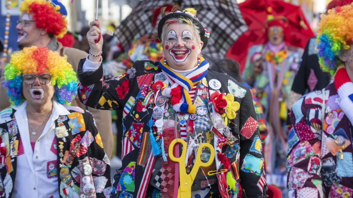 Die Narren sind auch in der Landeshauptstadt der Rheinland-Pfalz wieder los. Wann das Spektakel live im TV übertragen wird und was ihr sonst noch wissen müsst, könnt ihr in diesem Artikel nachlesen.
