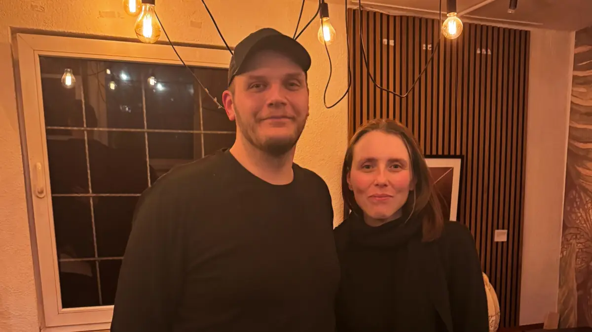 Simon Ebner und Sophia Schneiderhan beim Infoabend im Horber Marmorwerk. Auch zu diesem waren nur knapp 20 Interessierte gekommen.