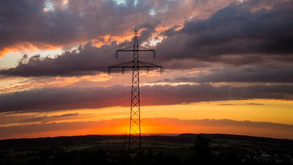 (ohne Überschrift): Vorsicht: Dieses Foto ist möglicherweise nur für den einstigen Verlag Schwäbisches Tagblatt verwendbar. Blick vom Firstberghang über Nehren ins Steinlachtal bei Sonnenuntergang, Schmuckbild Juli 2018
Bild: Eike Freese